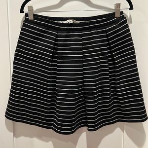 Black and White Striped Pleated Mini Skirt size M with pockets